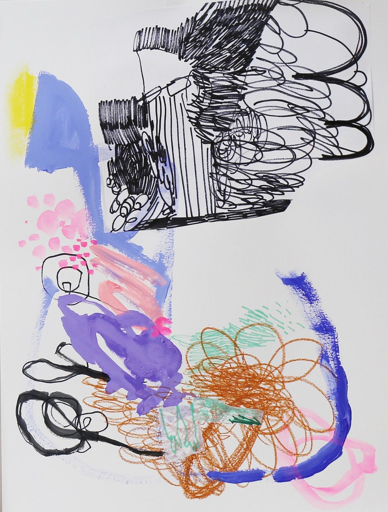 Op de afbeelding: Abstracte schilderkunst met een mix van kleuren, waaronder blauw, paars, roze, groen en bruin. Het schilderij bevat een verscheidenheid aan vormen en lijnen, waaronder cirkels, swirls en krabbels.