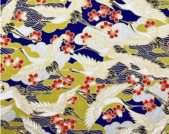 Papier japonais Yuzen Washi - Fleurs de cerisier rouges grue sur nuages d&#39;or bleu ciel - 15 x 15 cm (6&quot;)