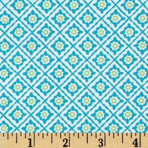 Przez The Continuous HALF YARD - Gypsy by Exclusively Quilters, #8901 Diament - Turkusowy, Ukośne kratki ze szwajcarskimi diamentami w środku na białym