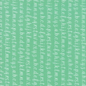 Puede incluir: Patrón repetitivo de letras cursivas blancas sobre un fondo verde claro. Las letras están dispuestas en columnas verticales, creando una apariencia texturizada. Adecuado para tela o papel pintado.