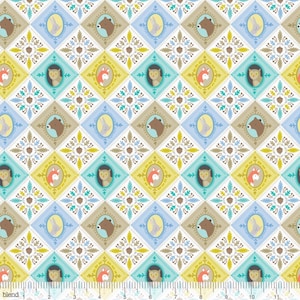 Puede incluir: Un patrón sin costuras que presenta un diseño repetitivo de varios animales del bosque, incluidos búhos, zorros, conejos y osos. Los animales se representan en un estilo caprichoso con una paleta de colores azul claro, amarillo y marrón. El fondo es blanco con un sutil patrón floral.