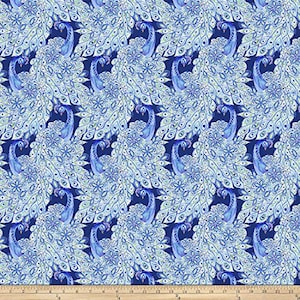 SELTEN - durch den halben Hof - Pfau Paradies von Corinne Haig für Freigeist, #PWCH009 Tonblau, lila und grün Pfauen auf Indigo blau