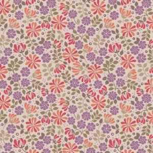 Könnte beinhalten: Ein nahtloses Muster mit einem sich wiederholenden Design aus rosa und orangefarbenen Blumen mit braunen Blättern auf beigefarbenem Hintergrund.