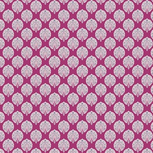 By The HALF YARD - Manor House de Lewis e Irene, Pattern #A035 White Floral Fans en Pink