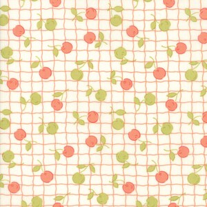 RZADKIE - By The Continuous HALF Yard - Farmhouse II od Fig Tree & Co dla Moda Fabrics, Wzór nr 20324-15 Rzucane wiśnie na siatce makowej w kolorze kremowym