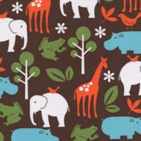 Par The HALF YARD - Zoology de Michael Miller, #CX-4061 Mud, 4" Giraffe, Hippos, Elephants, Green, White, Aqua Blue, Orange Animals on Brown