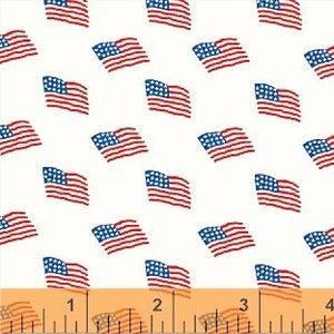 Puede incluir: Tela blanca con un patrón repetido de banderas americanas rojas, blancas y azules.