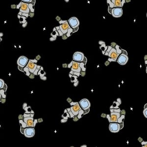 Może przedstawiać: Powtarzający się wzór z kreskówkowymi astronautami unoszącymi się w kosmosie na czarnym tle. Astronauci są szarzy z niebieskimi hełmami i żółtymi akcentami. Białe gwiazdy są rozrzucone po całym projekcie.
