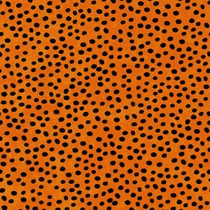 Puede incluir: Tela naranja con un patrón de lunares negros. Los lunares son ligeramente irregulares en forma y tamaño.