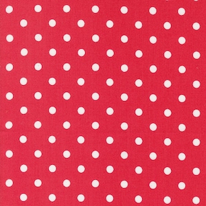 SÄLLSYNT - Per halv meter - Korianderfärger av Corey Yoder för Moda Fabrics, Mönster #29204-22 Vita prickar på rött, Blender