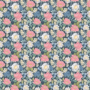 RARE- Por el continuo HALF YARD - Country Roads de Poppie Cotton, #CR20152 hermoso rosa, blanco, azul floral, hojas verdes en la marina