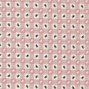 Sällsynt - Per halv meter - Owl O'Ween av Urban Chiks för Moda Fabrics, mönster #31194-16 Spindelgingham i rosa och krämfärgat