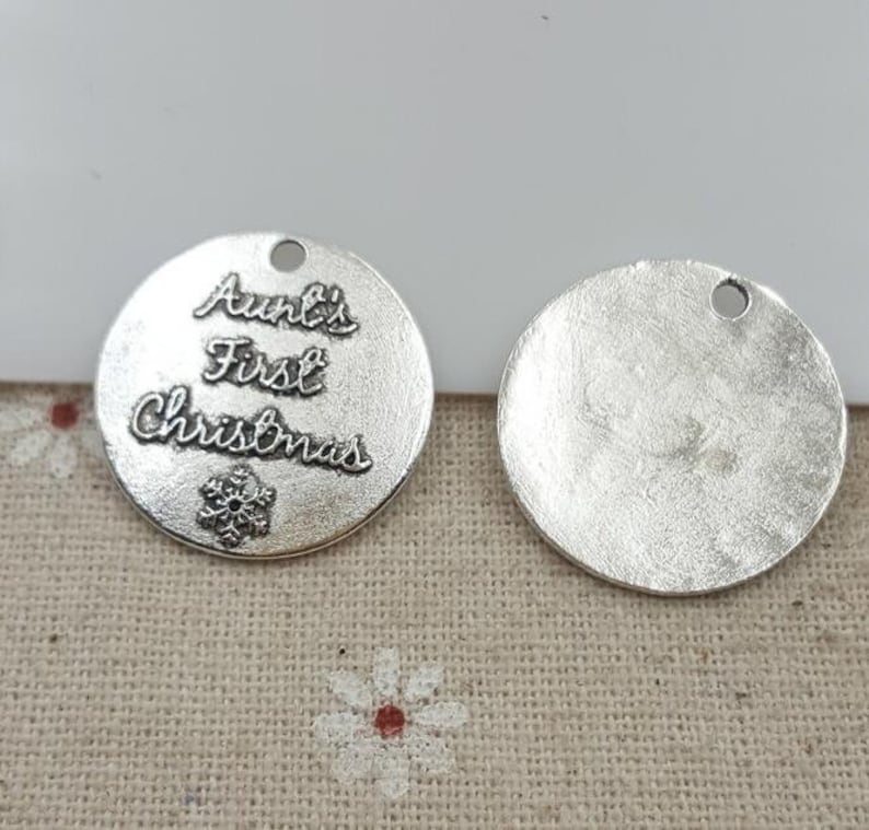 BULK 20pcs Aunt/'s First Christmas Charm Antique Silver Great Auntie Snowflake Snow Winter December Holiday Tree Family Memory Pendant #1613