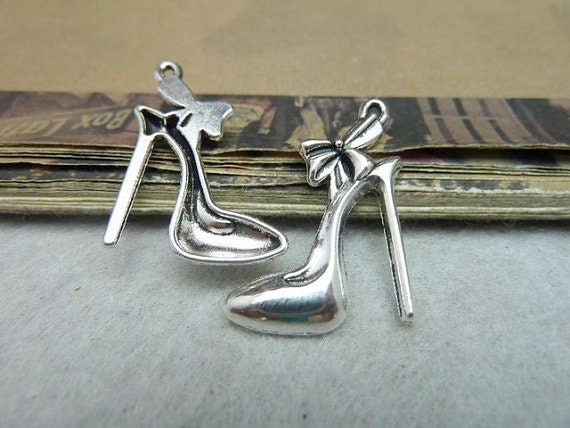 10 High heel shoe charms antique silver tone CA235