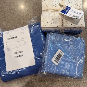 Roly Poly  19 Fat Quarter bundle  Maywood Studios 2/3 yard fabric and 3.25 yards Bella solids cobalt  and Pat Sloan winter fun pattern