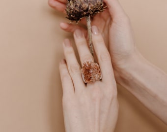 Bague mate beige aragonite, pierre brute inspirée de la nature, inhabituelle, élégante, moderne, épaisse, moderniste de tous les jours - prête à être expédiée