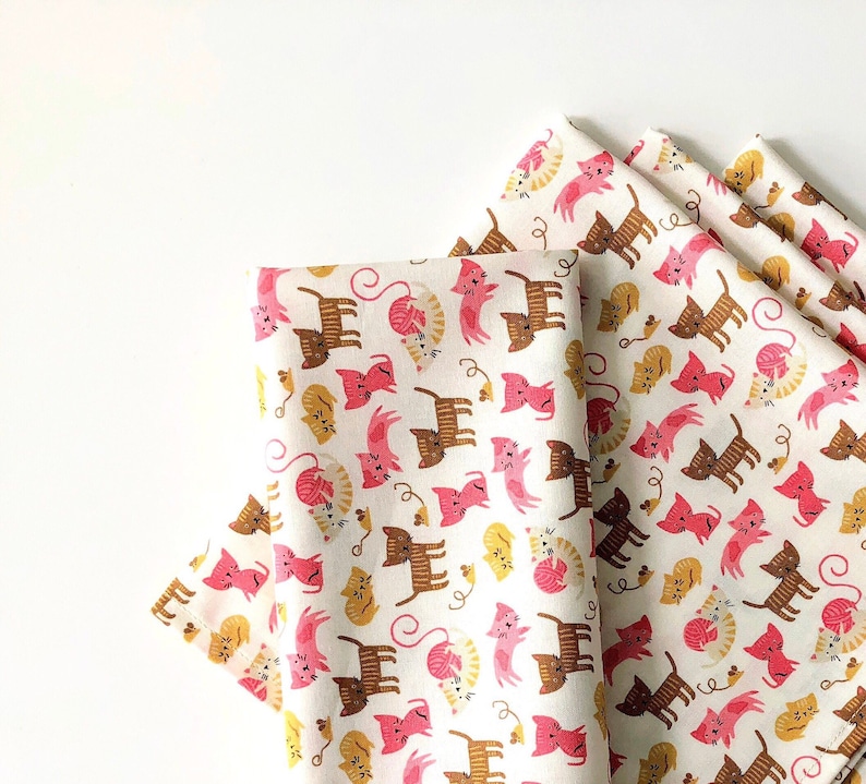 Modern Brown Pink Set of 4 Large and Small Cloth Napkins 100/% Cotton Cream Kitties Meow