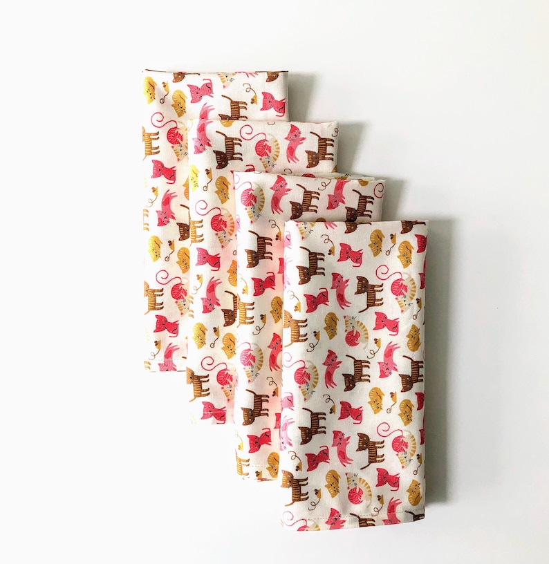 Modern Brown Pink Set of 4 Large and Small Cloth Napkins 100/% Cotton Cream Kitties Meow