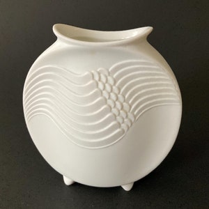 AK Kaiser W Germany, Small White Biscuit Porcelain Vase, Design M Frey, Pattern 678, Vintage Mid Century West Germany