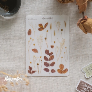 Hoja de pegatinas transparentes de flores secas para diarios vintage.