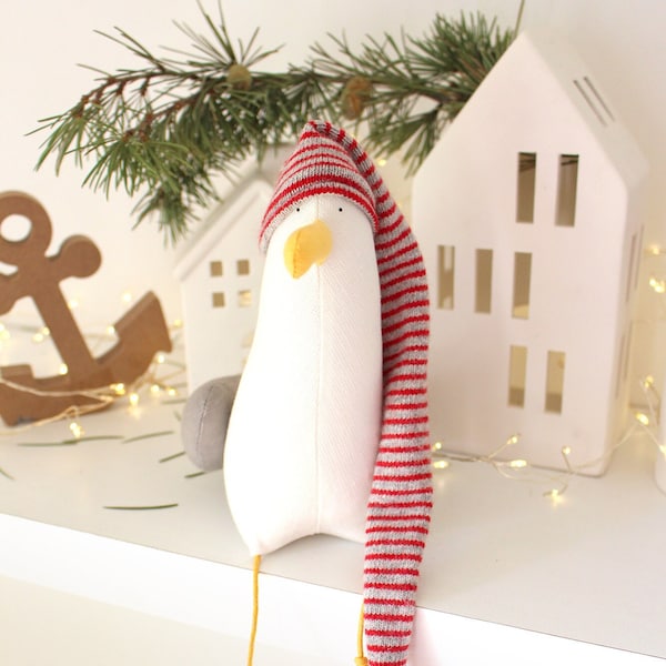 Seagull with gnome hat, Christmas gifts, Möwe mit Gnom Hut, Collectible toy, Seagull Mine, Sea Bird, Möve,Seagull Otto, DECORNERHOME