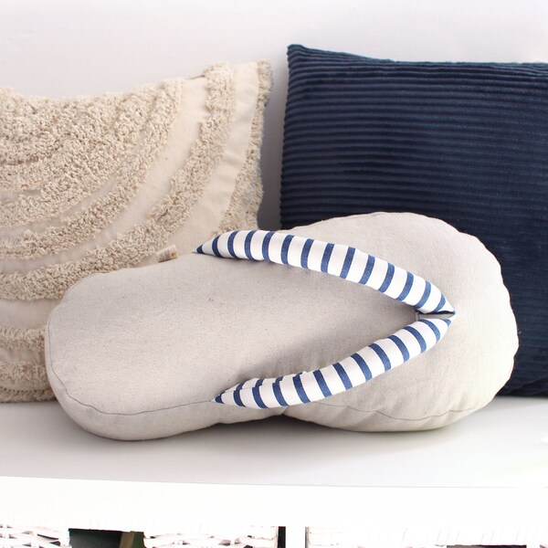 Photo inspiration: Curated Textured Flip Flops Pillow Gallery View