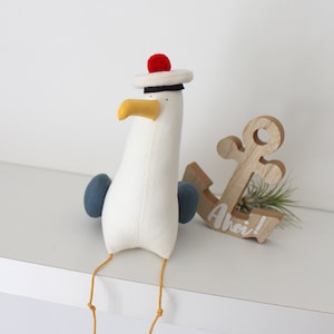 Mouette Pepe, mouette marin, chapeau de marin, jouet de collection, décoration de chambre d'enfant, décoration d'oiseau de mer, jouet mouette, Möve, DECORNERHOME