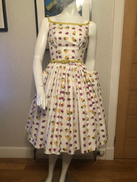1950s floral novelty print cotton dress.