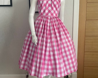1950s style pink gingham full skirted dress.  Checkered dress. Pink and white dress. Pink square pattern dress.Handmade dress. Vintage style