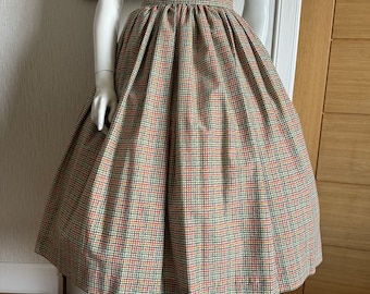 1950s style weave novelty print skirt. Vintage style skirt. Vintage skirt. 1950s full skirt. 1950s poodle skirt. 1950s style skirt.