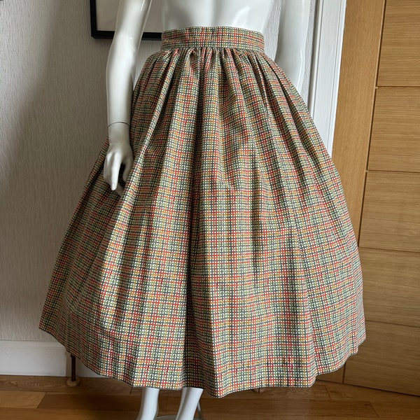 1950s style weave novelty print skirt. Vintage style skirt. Vintage skirt. 1950s full skirt. 1950s poodle skirt. 1950s style skirt.
