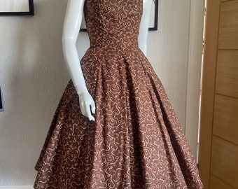 1950s style brown novelty print cotton dress. Ribbon print dress. Handmade dress. Vintage style dress. Vintage style cotton dress.