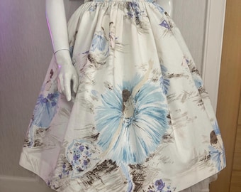 Falda amplia estilo años 50 con estampado de bailarina de Degas.