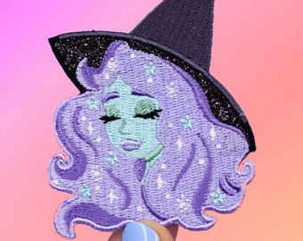 Écusson brodé sorcière | Broderie fer à repasser violet sorcellerie | cheveux roses, ambiance sorcière | patch magique de rêve | pastel gothique