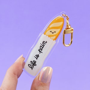 Portachiavi in acrilico a forma di baguette di Parigi, la vita è dolore, portachiavi, croissant, baguette, pain au chocolat, torre Eiffel, accessori per AirPods