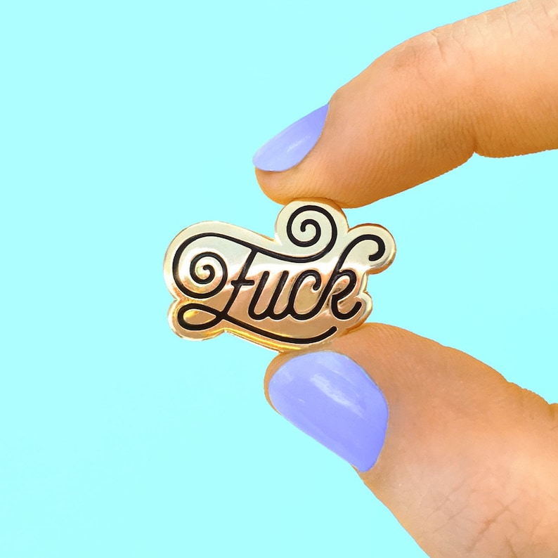 Pin's Fuck broche drole en anglais insulte rigolote cadeau pins gros mot Black & gold