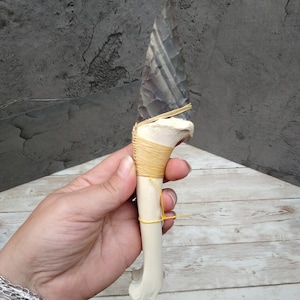 Bone Knife - Deer leg bone knife - Bone Athame - Flint Knapping Bone Knife - Deer bone knife - Athame - Alter knife