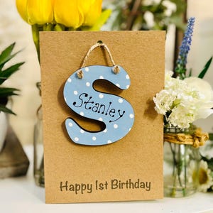 Carte d'anniversaire personnalisée 1er anniversaire - alphabet en bois souvenir sur une carte d'anniversaire