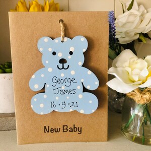 Nouvelle carte teddy pour bébé personnalisée avec cadeau souvenir détachable en bois