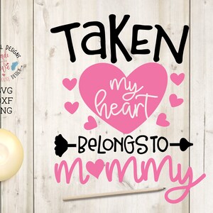 Mamma in formato SVG, Preso il mio cuore appartiene alla mamma SVG, File di taglio della mamma, San Valentino in formato SVG, San Valentino in formato SVG, Festa della mamma in formato SVG, neonato in formato SVG, nuovo bambino in formato SVG