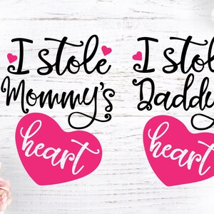 Valentijnsdag Kids Baby T-shirt gesneden bestand ik heb papa's hart gestolen - ik heb mama's hart gestolen in SVG, DXF en PNG
