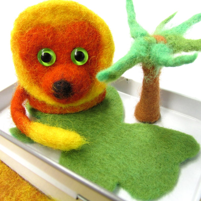 Elephant plush Safari finger puppet Lion plush toy Busy box Mini tin box Miniature kit Kid travel kit Altoid tin toy Jungle