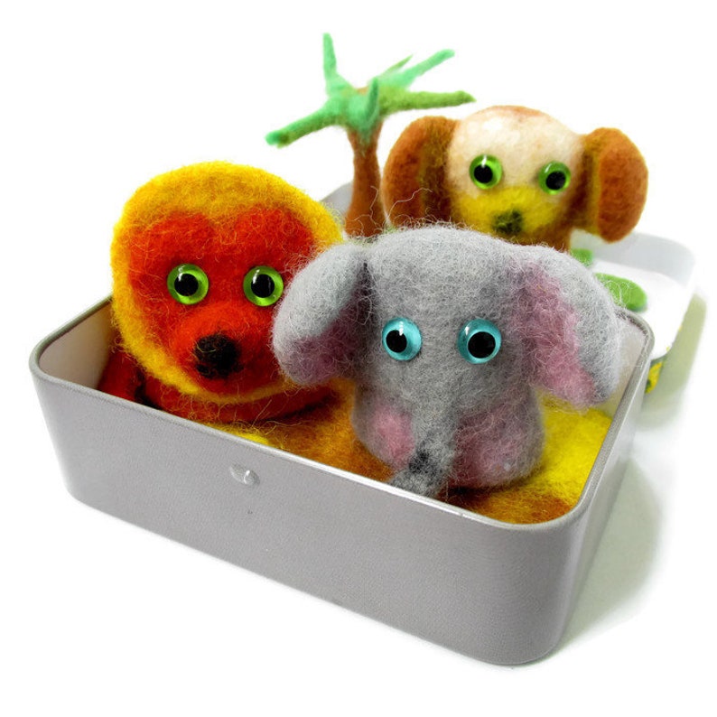 Elephant plush Safari finger puppet Lion plush toy Busy box Mini tin box Miniature kit Kid travel kit Altoid tin toy Jungle