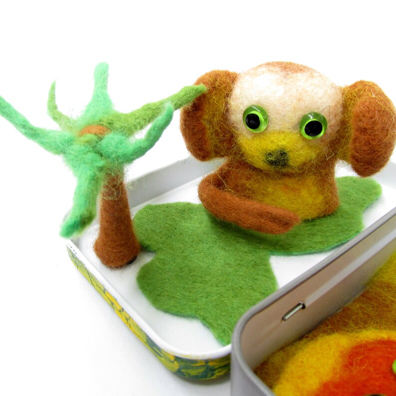 Elephant plush Safari finger puppet Lion plush toy Busy box Mini tin box Miniature kit Kid travel kit Altoid tin toy Jungle