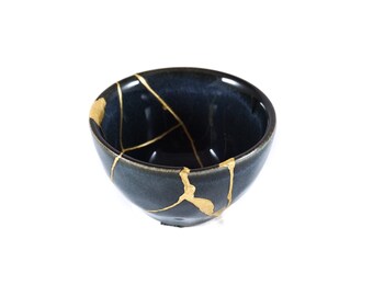 Small night blue Kintsugi wabi sabi bowl, contemporary ceramic repaired with the Japanese Kintsukuroi technique, gold finish