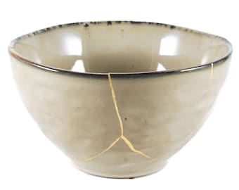 Kintsugi, beige wabi sabi bowl restored with real 22K gold, contemporary ceramic repaired with the Japanese Kintsukuroi technique
