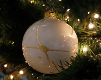 Kintsugi large Christmas ornament, ceramic decoration restored by traditional Japanese Kintsukuroi technique, precious gift