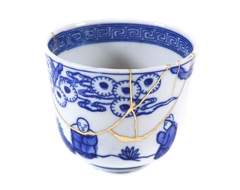 Kintsugi tea cup, anniversary or wedding gift, collectible Japanese mug, 22k gold restoration, Japanese vintage ceramic.