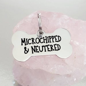 Microchipped &Neutered design,Bone shaped pet tags laser engraved, available in silver, gold, rose gold, black, rainbow and blue