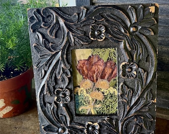 Quadro incorniciato con fiori pressati realizzati a mano.